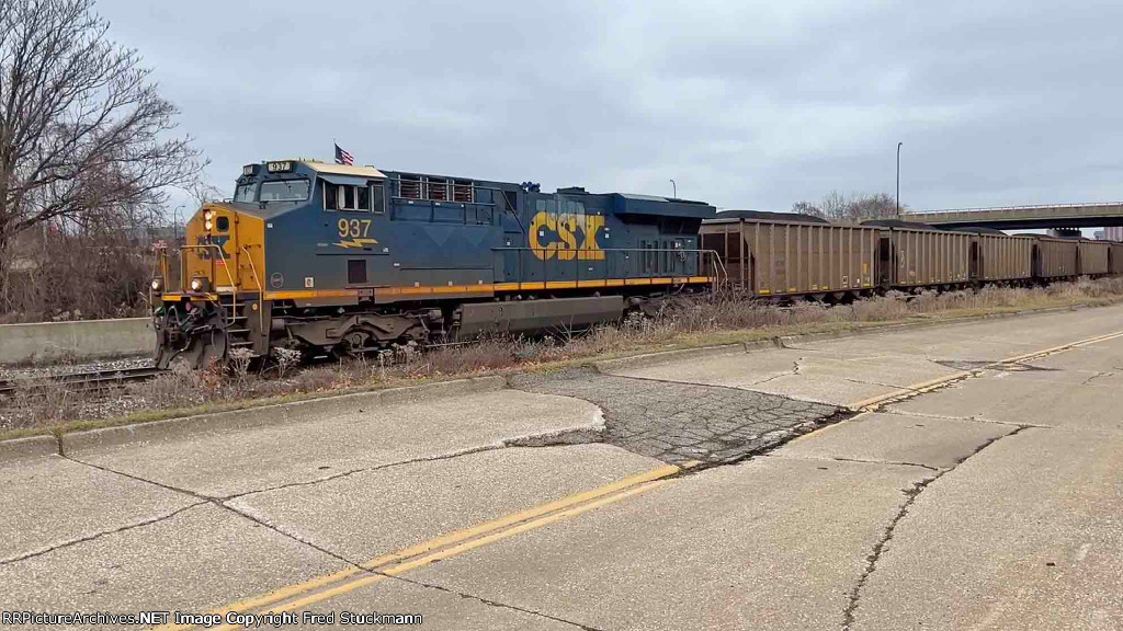 CSX 937 leads C317.